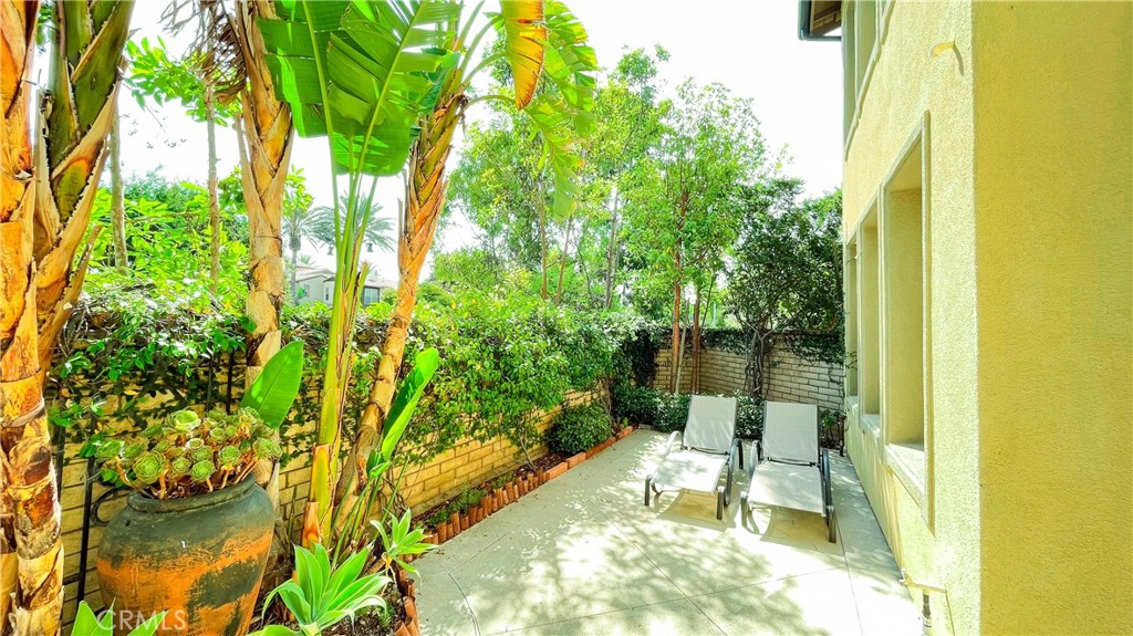 21 Vine Irvine, CA 92620 - Photo 16 of 37 a view of a backyard of a house