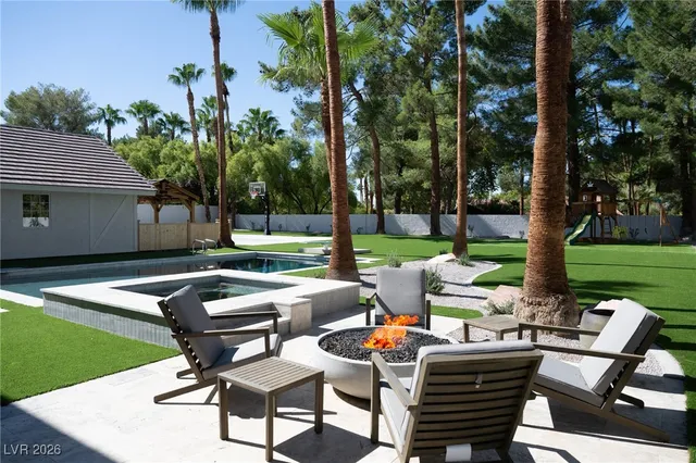 $2,589,669 | 30 Quail Hollow Drive, Henderson, NV 89014