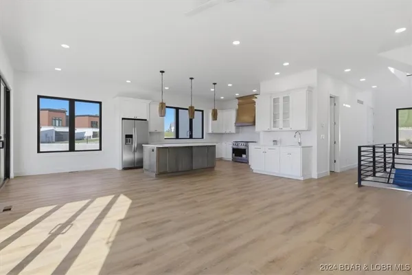 $2,599,900 | 6 Frst Lk Circle, Lake Ozark, MO 65049