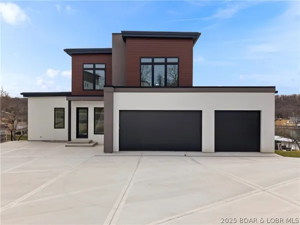 $2,599,900 | 6 Frst Lk Circle, Lake Ozark, MO 65049