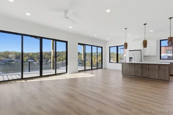 $2,599,900 | 6 Frst Lk Circle, Lake Ozark, MO 65049