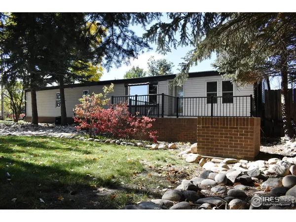 a front view of house with yard