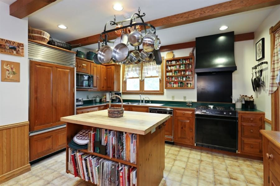 9781 Hills Road Baroda, MI 49101 - Photo 4 of 15 Kitchen