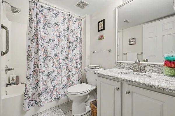 $325,000 | 716 Cobblestone Way, Chelsea, MI 48118