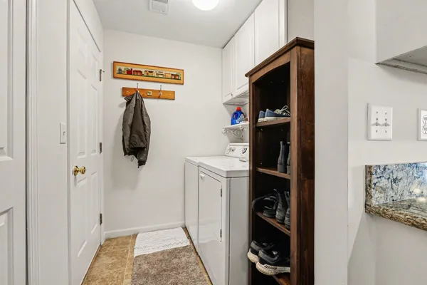 $325,000 | 716 Cobblestone Way, Chelsea, MI 48118