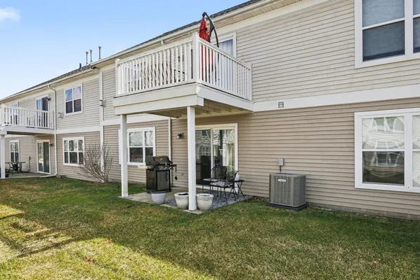 $325,000 | 716 Cobblestone Way, Chelsea, MI 48118