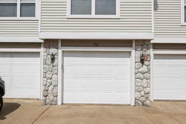$325,000 | 716 Cobblestone Way, Chelsea, MI 48118