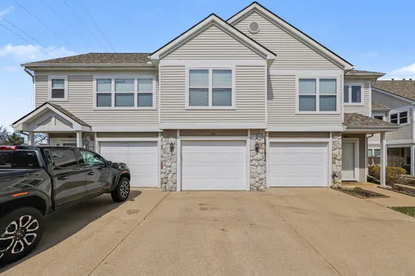 $325,000 | 716 Cobblestone Way, Chelsea, MI 48118