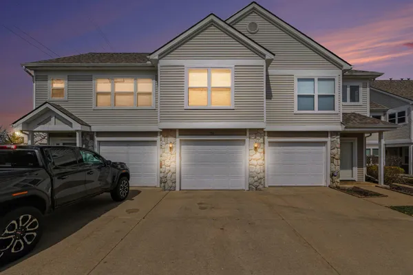 $325,000 | 716 Cobblestone Way, Chelsea, MI 48118