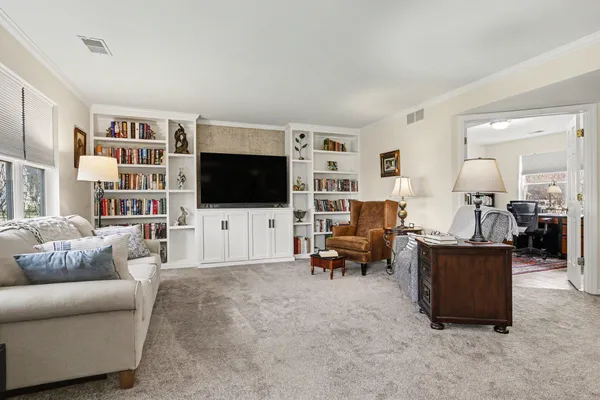 $325,000 | 716 Cobblestone Way, Chelsea, MI 48118