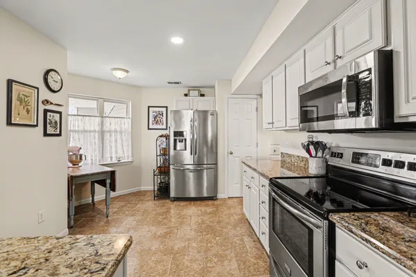 $325,000 | 716 Cobblestone Way, Chelsea, MI 48118