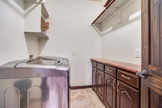 a view of entryway with a front door