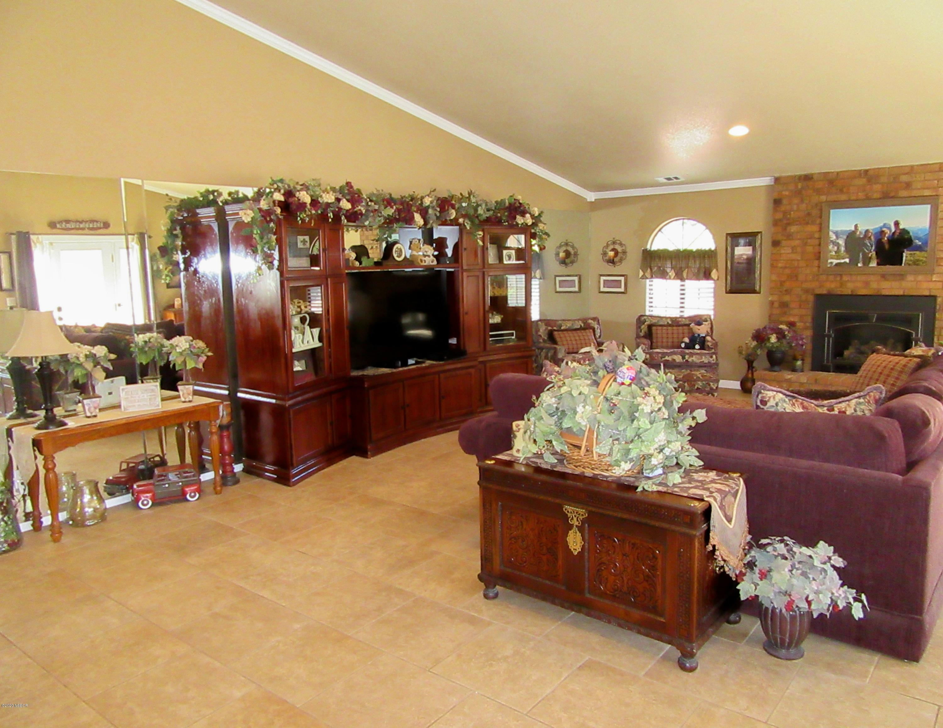 875 Cynthia Drive Lompoc, CA 93436 - Photo 4 of 69 IMG_2253