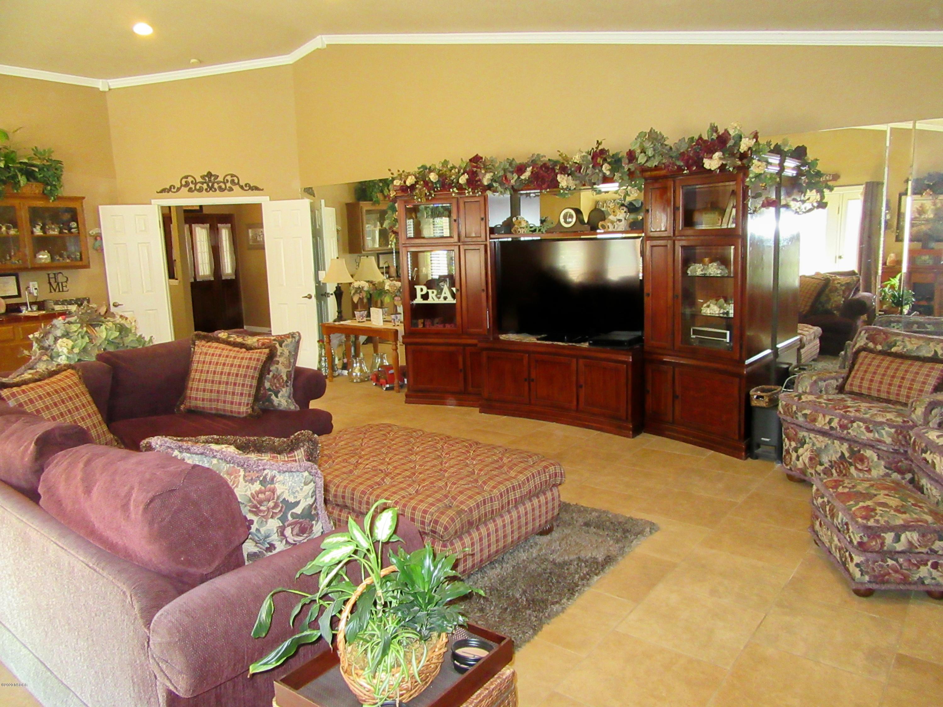 875 Cynthia Drive Lompoc, CA 93436 - Photo 5 of 69 IMG_2260