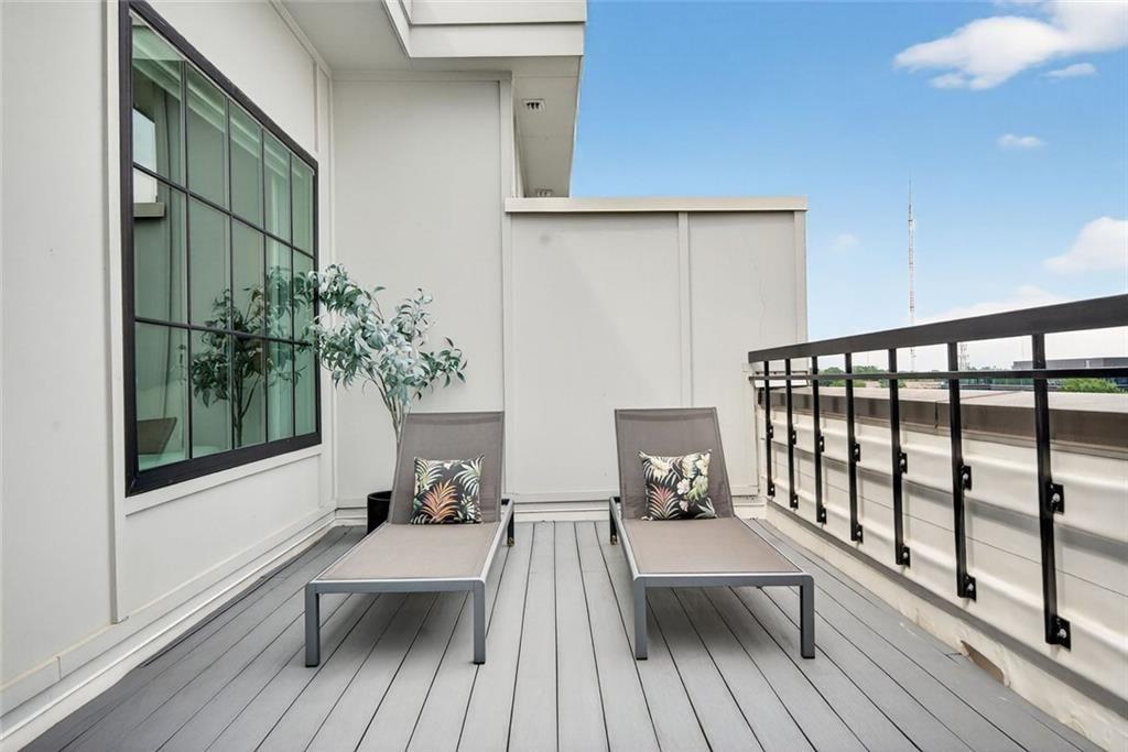 22 Airline Street Southeast, Unit PH403 Atlanta, GA 30312 - Photo 33 of 61 a balcony with wooden floor table and chairs