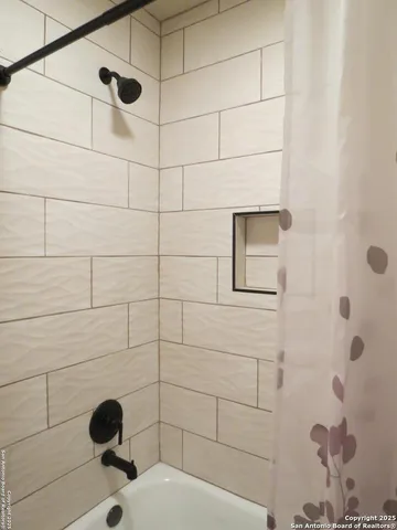 $298,500 | 740 Crestview, Floresville, TX 78114