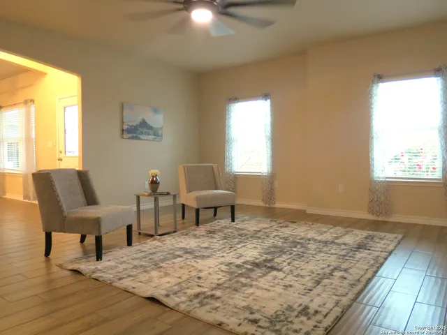 $298,500 | 740 Crestview, Floresville, TX 78114