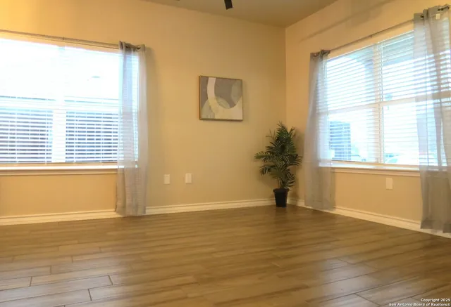 $298,500 | 740 Crestview, Floresville, TX 78114