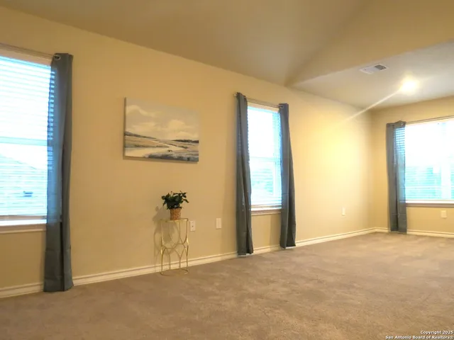 $298,500 | 740 Crestview, Floresville, TX 78114