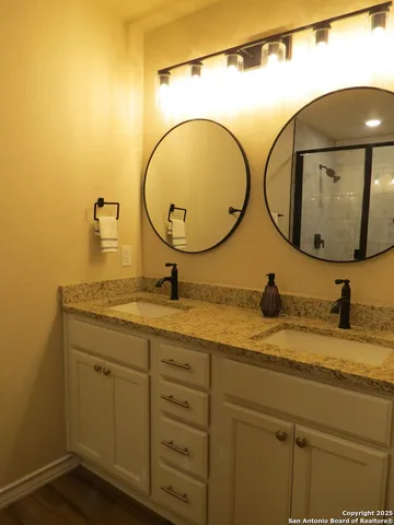 $298,500 | 740 Crestview, Floresville, TX 78114