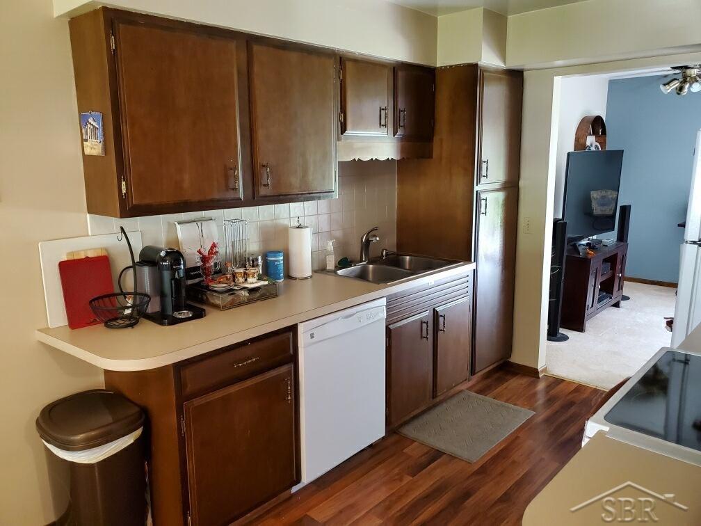 229 Churchgrove Road Frankenmuth, MI 48734 - Photo 3 of 12 31388537-2.JPG