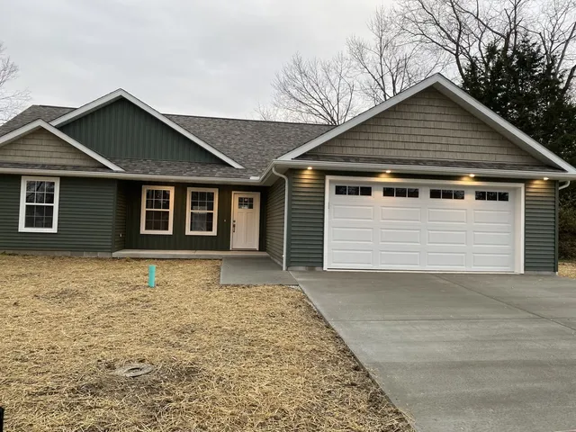 $269,000 | 307 Schneider Street, Carterville, IL 62918