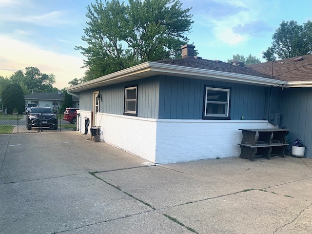 653 South Wayne Place Wheeling, IL 60090 - Photo 13 of 14 a view of a car garage of the house
