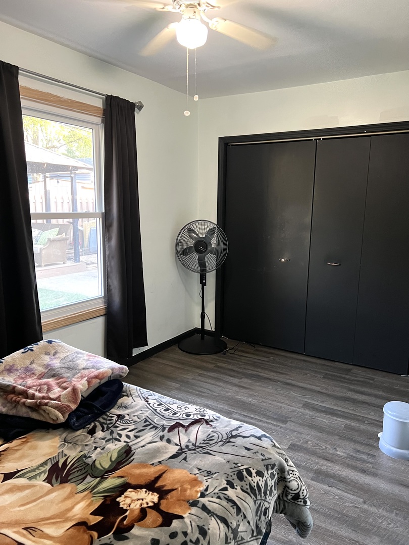 653 South Wayne Place Wheeling, IL 60090 - Photo 10 of 14 a bedroom with a bed and a window