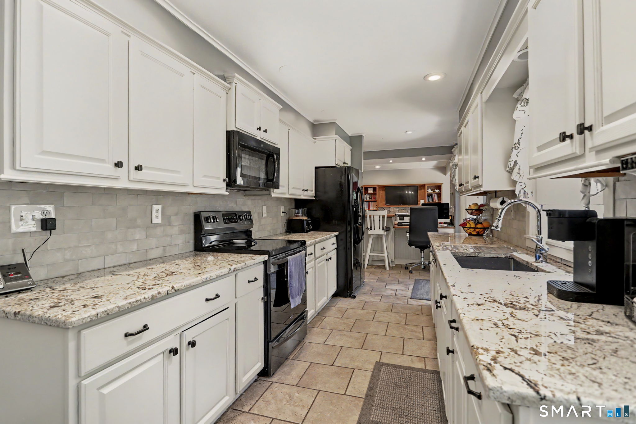 14 Peters Road Trumbull, CT 06611 - Photo 9 of 40