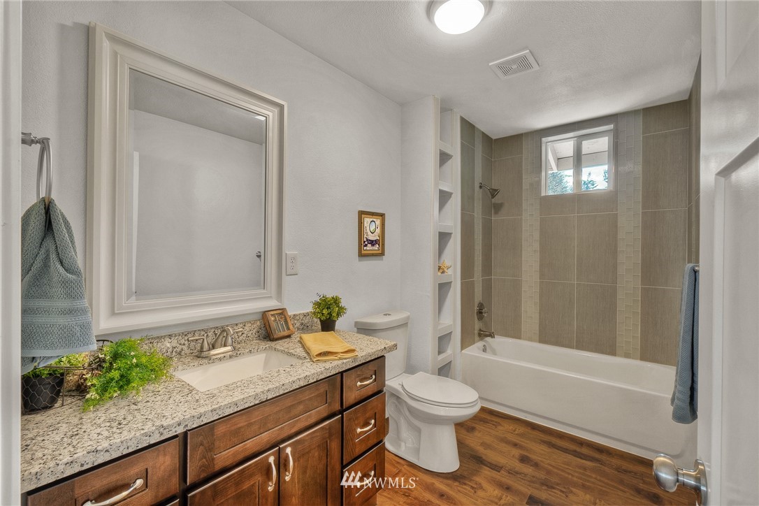 4300 Robinson Road Northeast Bremerton, WA 98310 - Photo 12 of 25 Gallery Image 12
