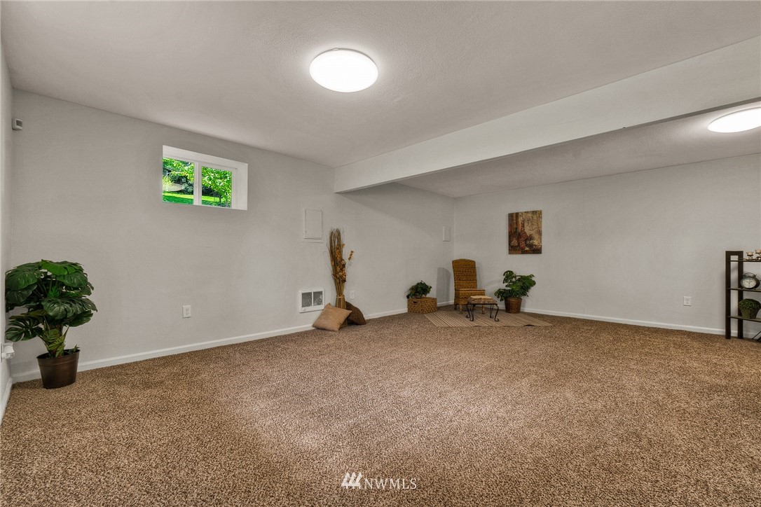 4300 Robinson Road Northeast Bremerton, WA 98310 - Photo 14 of 25 Gallery Image 14