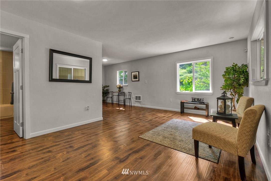 4300 Robinson Road Northeast Bremerton, WA 98310 - Photo 4 of 25 Gallery Image 4