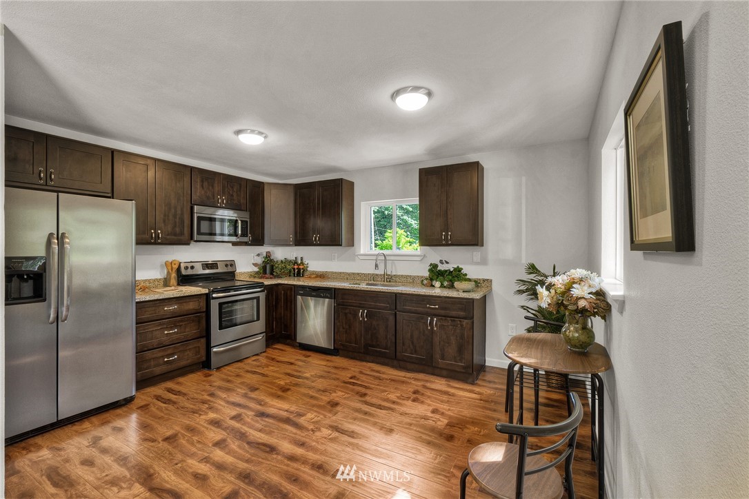 4300 Robinson Road Northeast Bremerton, WA 98310 - Photo 6 of 25 Gallery Image 6