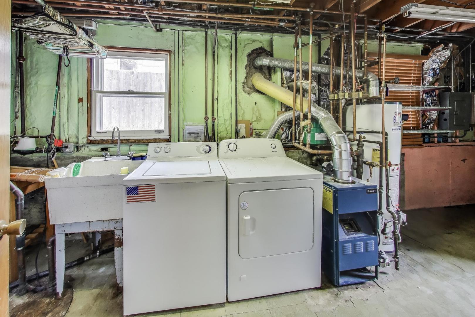 4121 Maple Avenue Lyons, IL 60534 - Photo 24 of 32 a utility room with dryer and washer