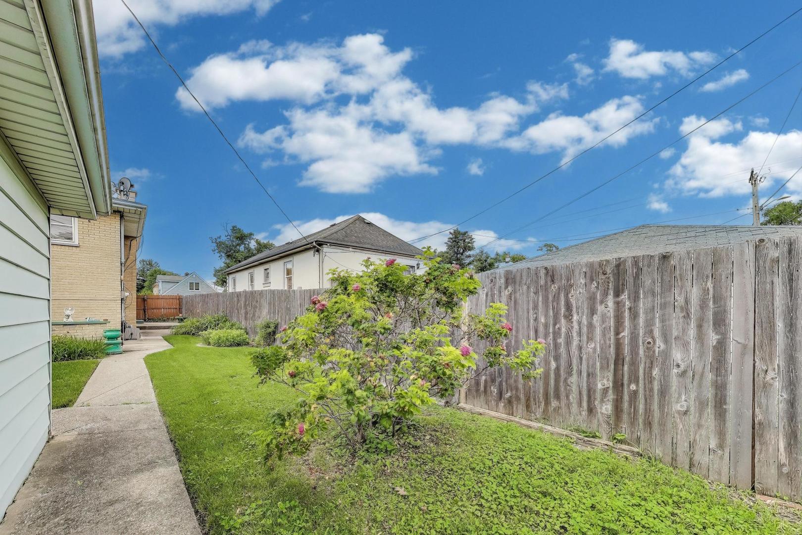 4121 Maple Avenue Lyons, IL 60534 - Photo 29 of 32 a view of a garden with a building