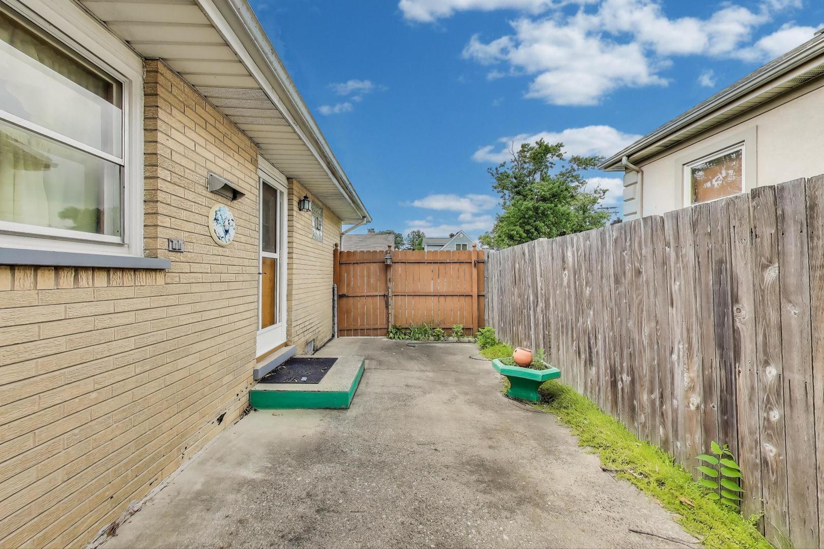 4121 Maple Avenue Lyons, IL 60534 - Photo 30 of 32 a backyard of a house with lots of green space