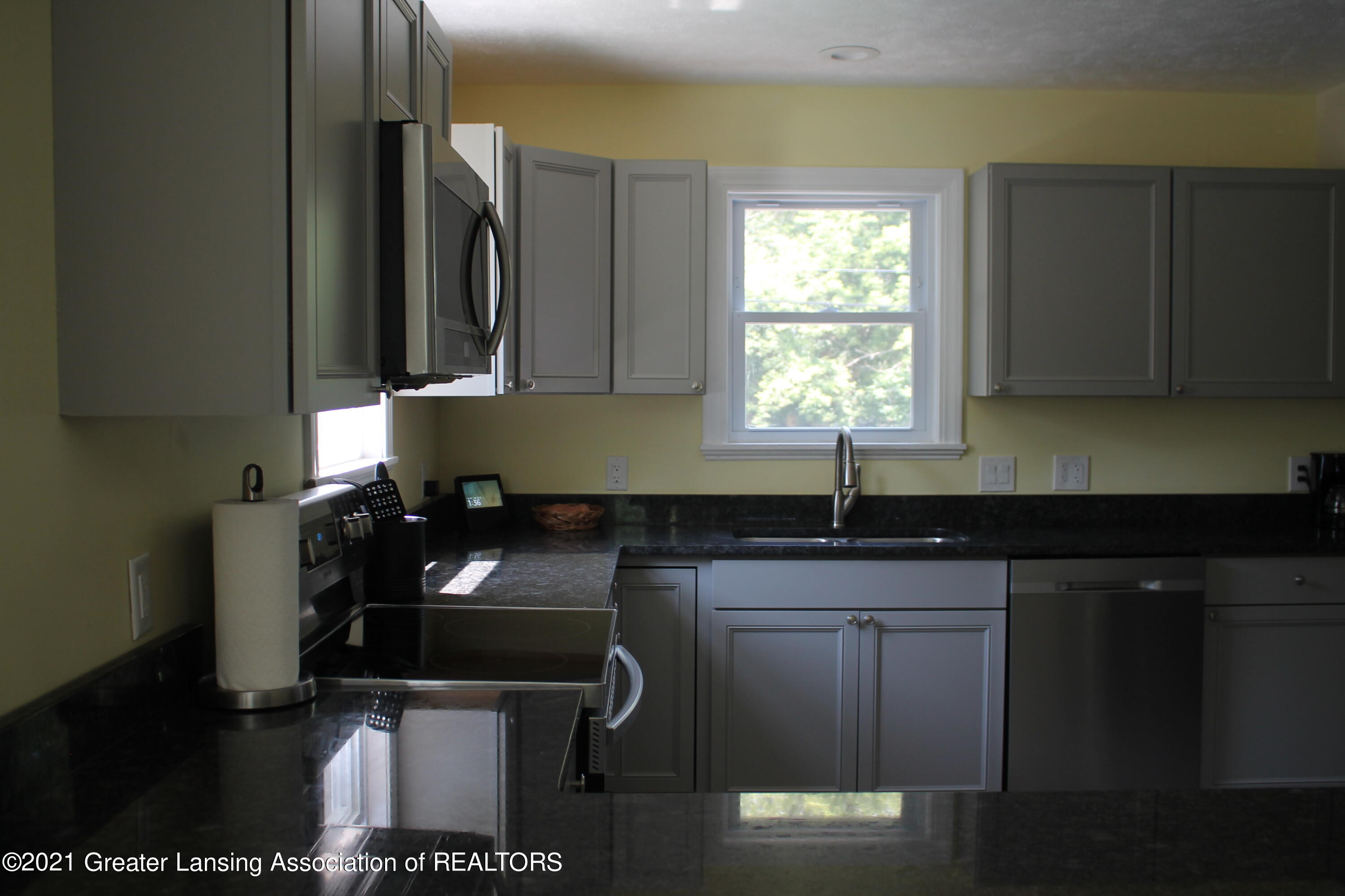 6327 Hilliard Road Lansing, MI 48911 - Photo 13 of 35 IMG_9411