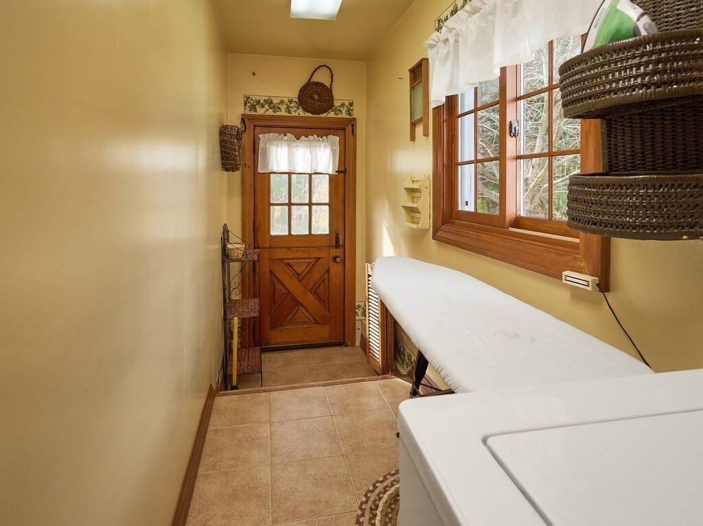 71 Old Common Road Lancaster, MA 01523 - Photo 9 of 39