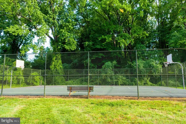 $204,999 | 6631 Wakefield Drive, Unit 106, Alexandria, VA 22307