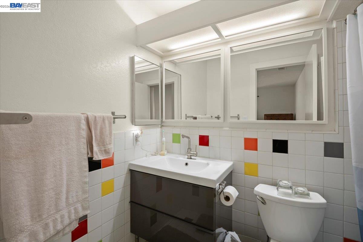 298 Edwin Way Hayward, CA 94544 - Photo 21 of 24 a bathroom with a sink and mirror