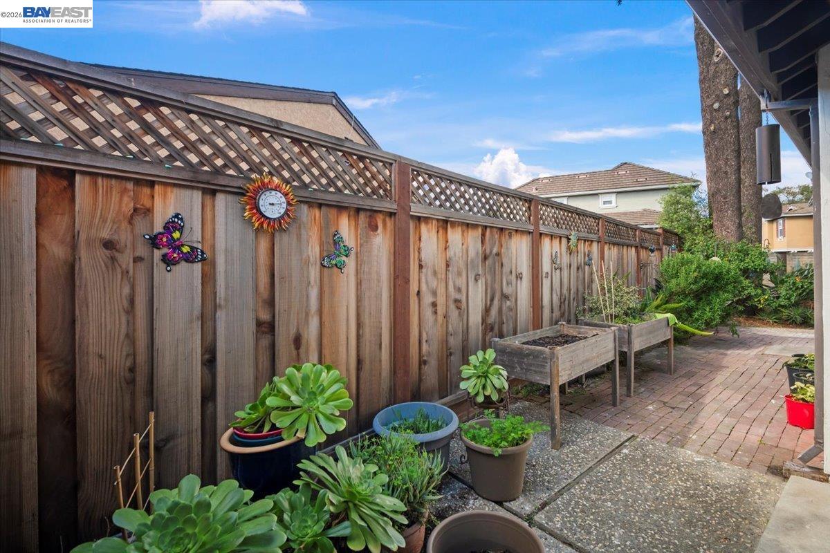 298 Edwin Way Hayward, CA 94544 - Photo 3 of 24 a backyard of a house with lots of green space