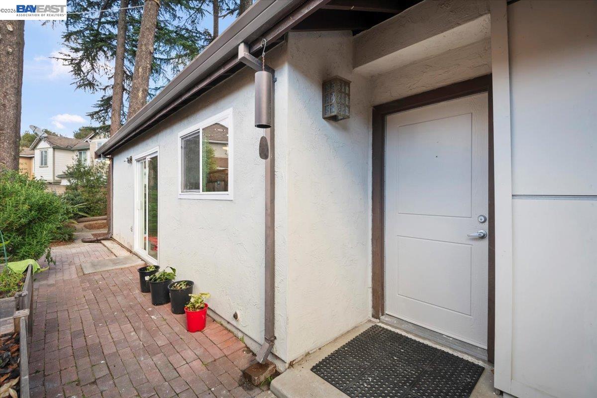 298 Edwin Way Hayward, CA 94544 - Photo 4 of 24