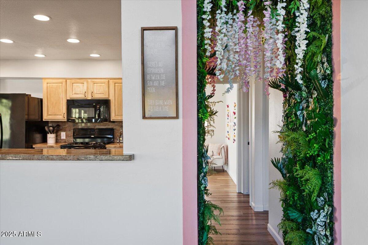 2305 Road Runner Road Sedona, AZ 86336 - Photo 17 of 60 Kitchen / Hallway