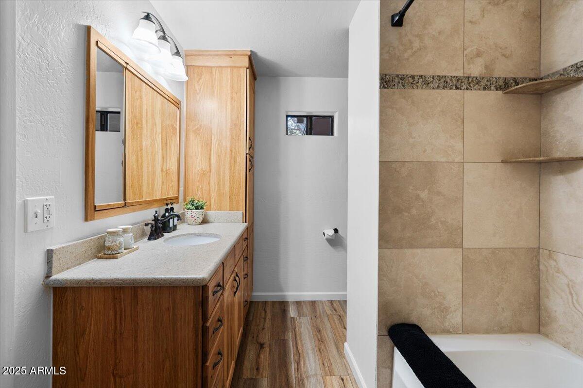 2305 Road Runner Road Sedona, AZ 86336 - Photo 21 of 60 Primary Bathroom