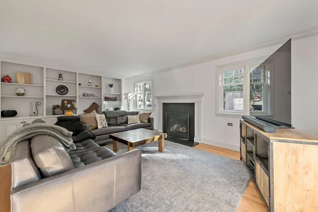 $2,849,000 | 562 Hillcrest Way, Redwood City, CA 94062