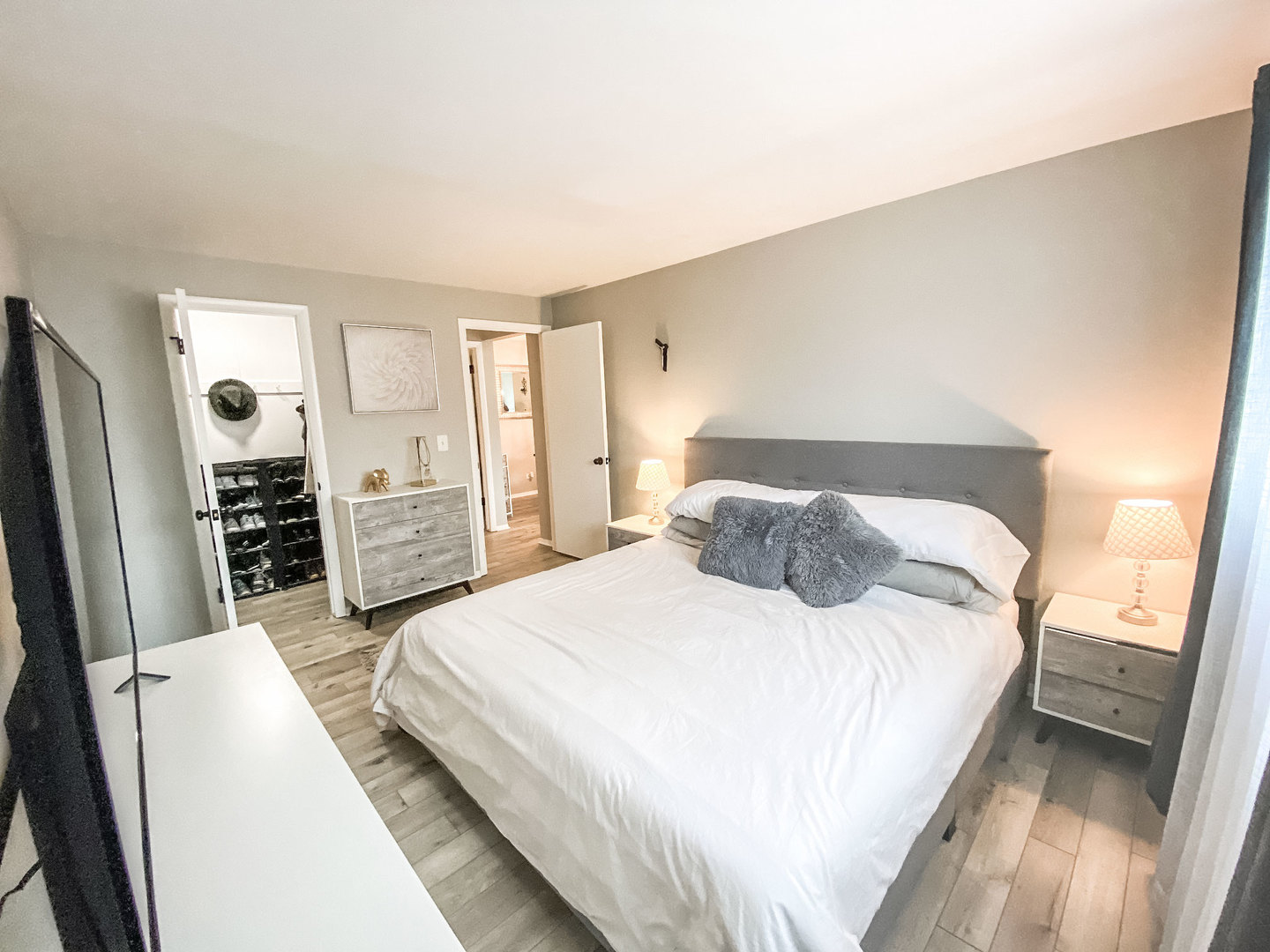 5113 North East River Road, Unit 3C Chicago, IL 60656 - Photo 9 of 11 a spacious bedroom with a bed and walk in closet