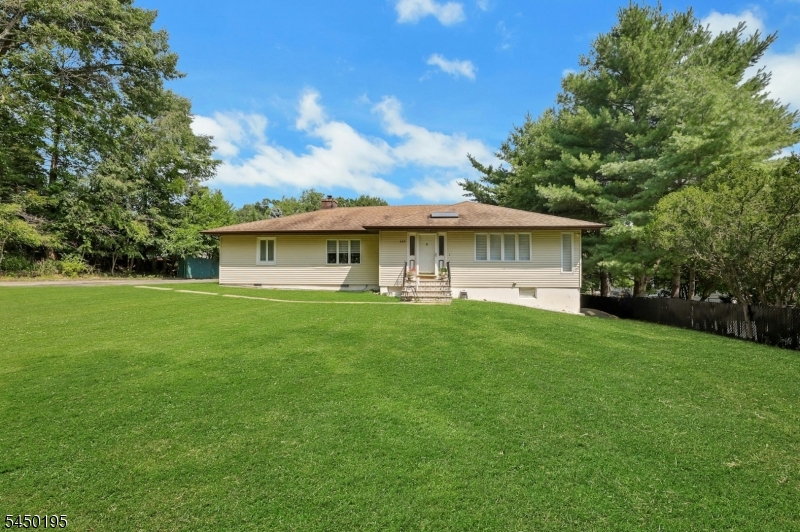 419 Ratzer Road Wayne, NJ 07470 - Photo 4 of 24 Gallery Image 4