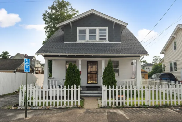 $275,000 | 17 Radcliffe Avenue, Waterbury, CT 06705