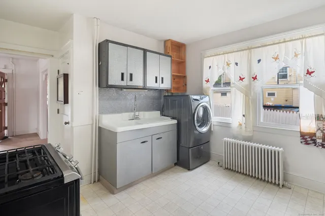 $275,000 | 17 Radcliffe Avenue, Waterbury, CT 06705