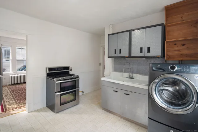 $275,000 | 17 Radcliffe Avenue, Waterbury, CT 06705